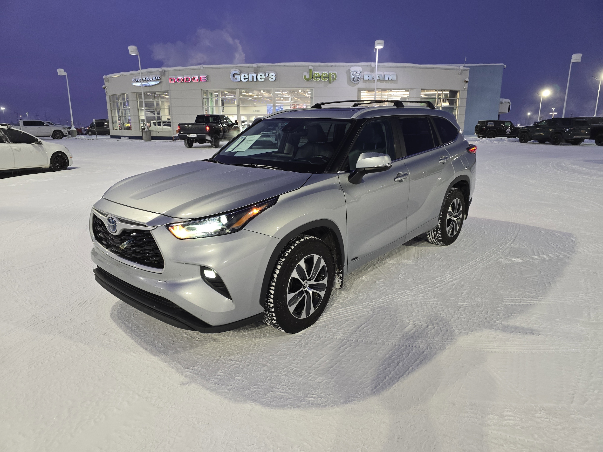 2023 Toyota Highlander XLE's photo