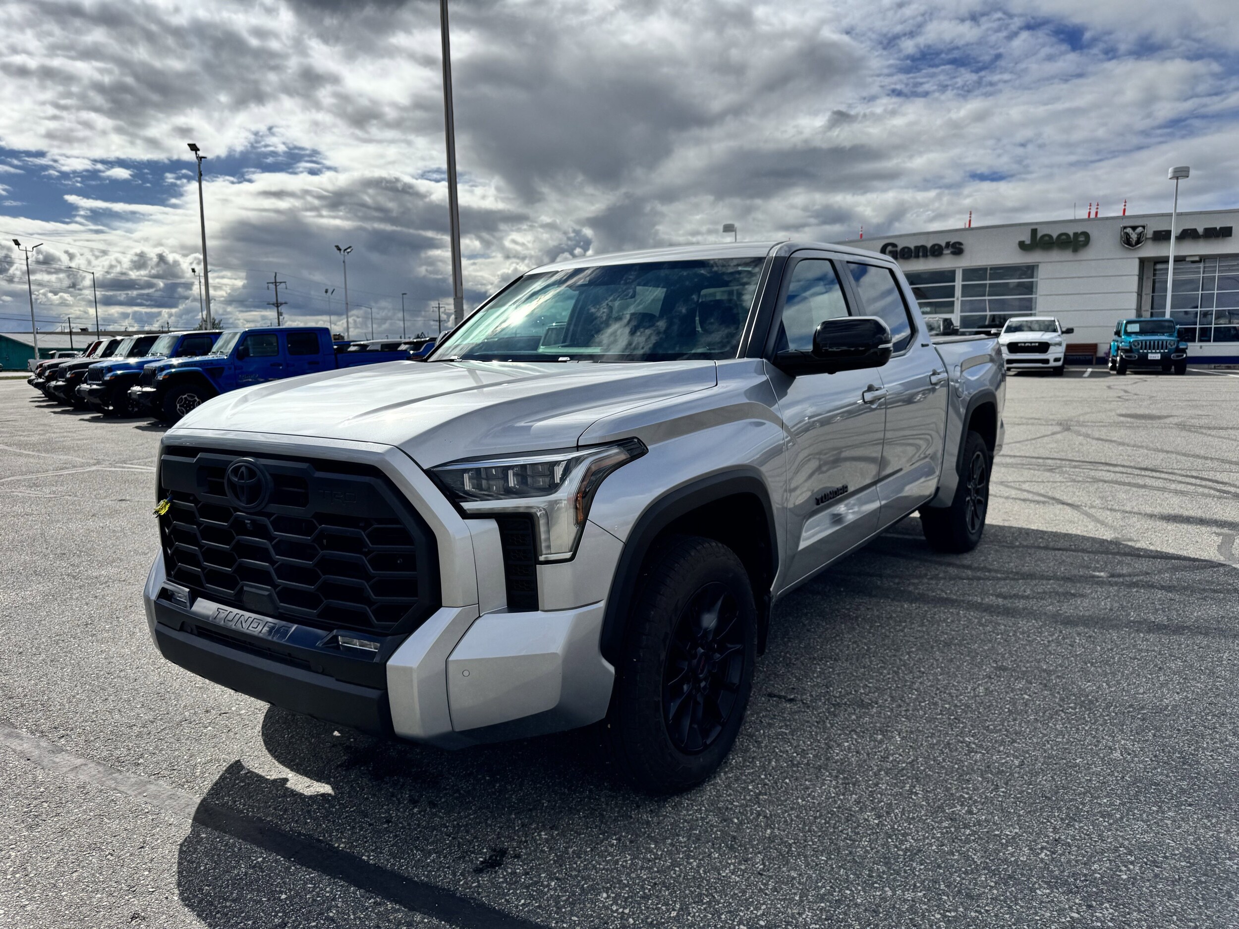 2024 Toyota Tundra CrewMax photo 4