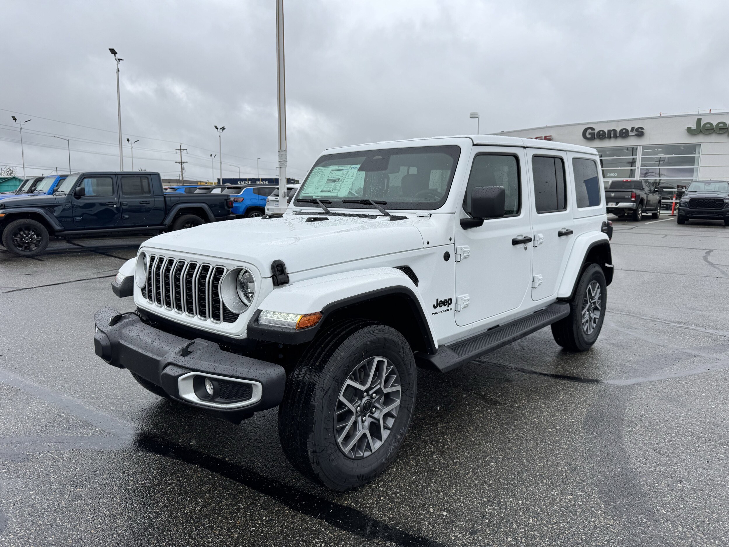 2025 Jeep Wrangler Sahara photo 4