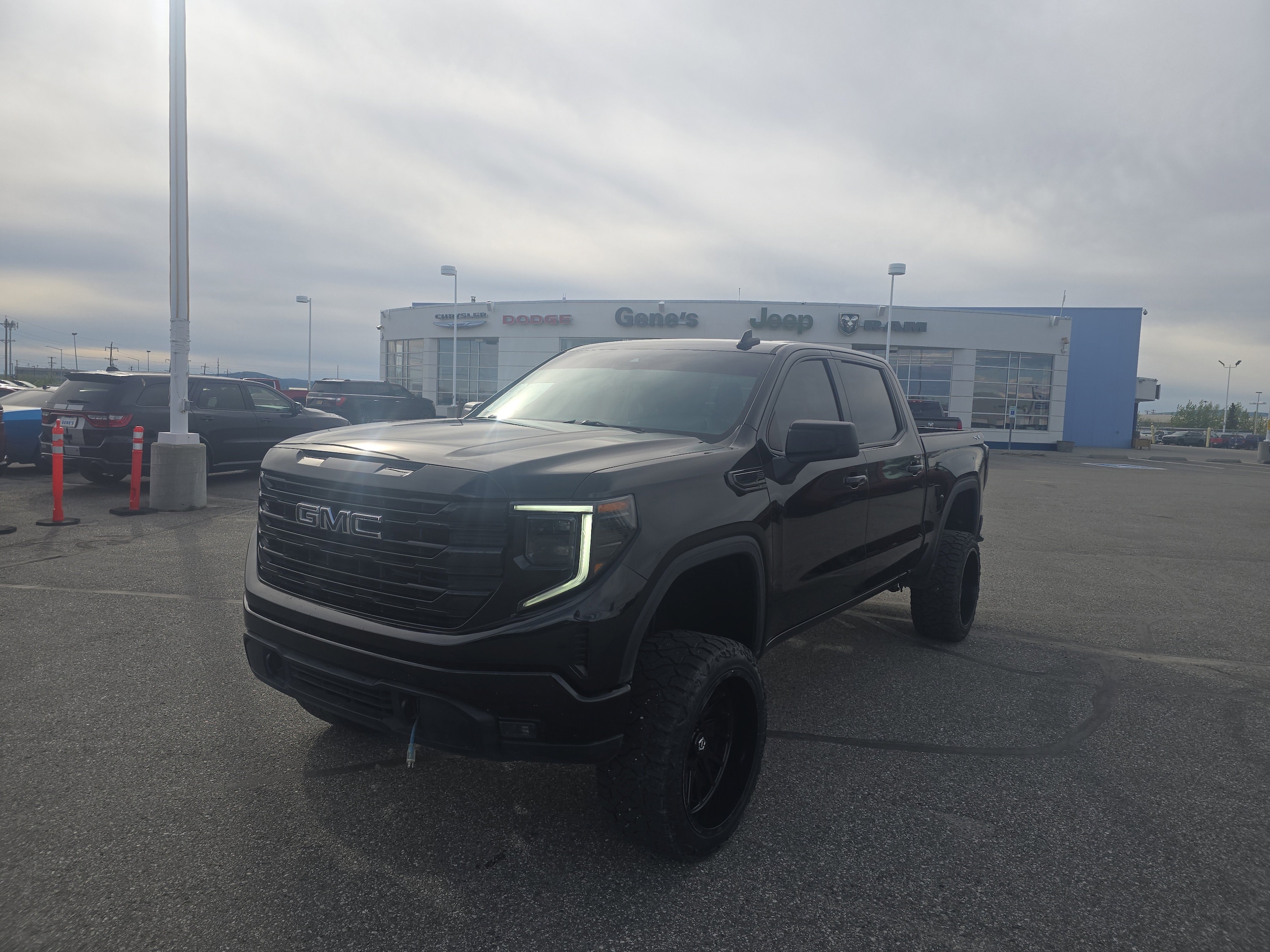 2023 GMC Sierra 4WD Crew Cab Short Box Elevation's photo