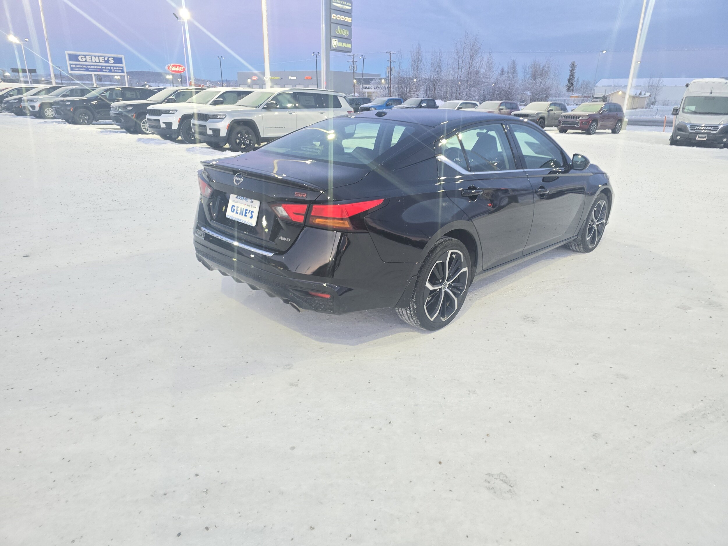 2023 Nissan Altima 2.5 SR photo 3