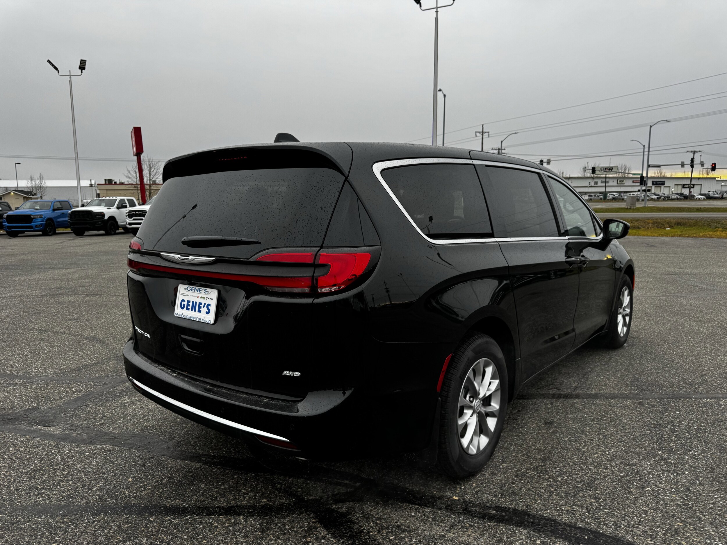 2026 Chrysler Pacifica photo 2