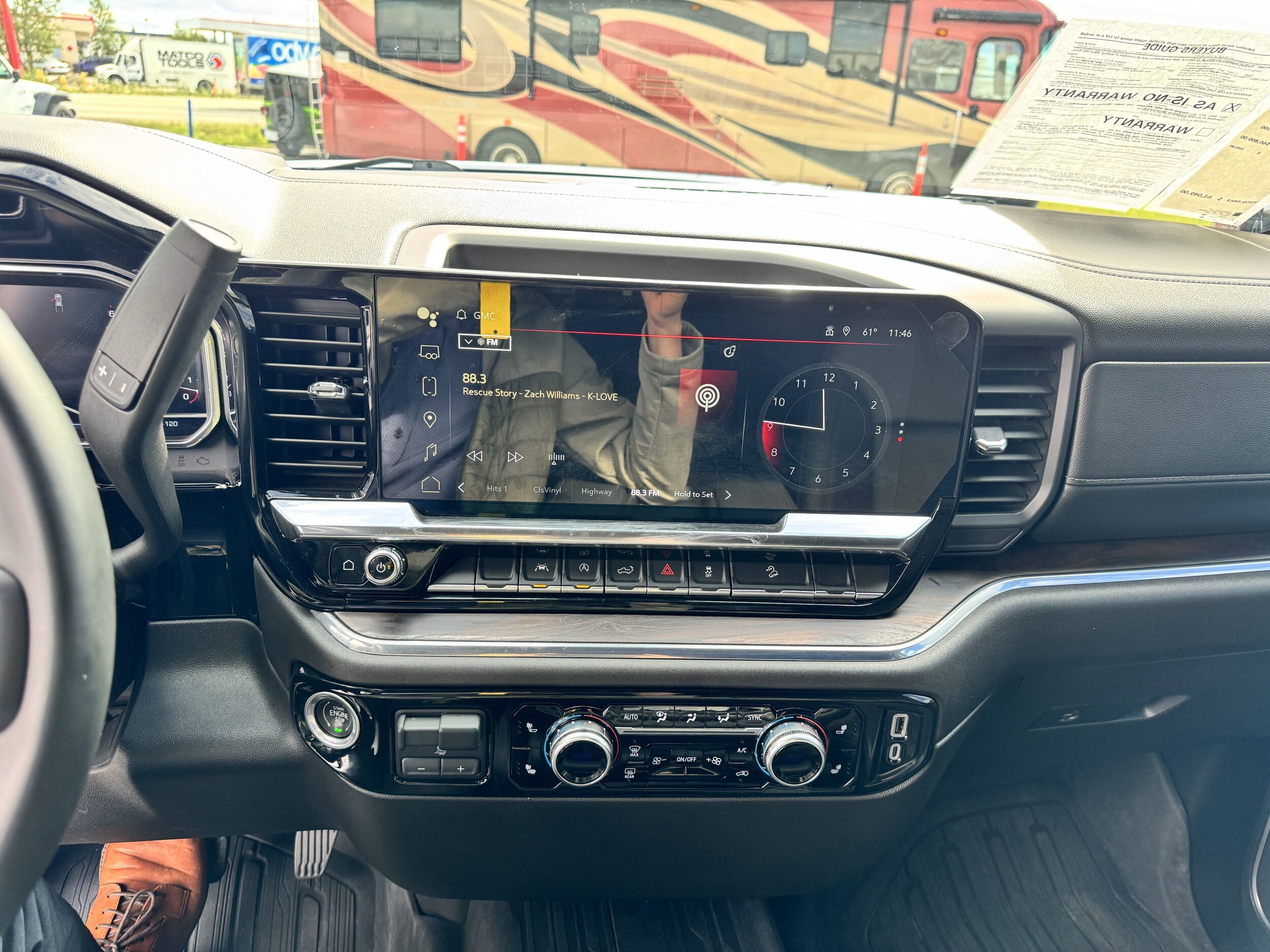 2024 GMC Sierra 1500 SLT - Photo 9