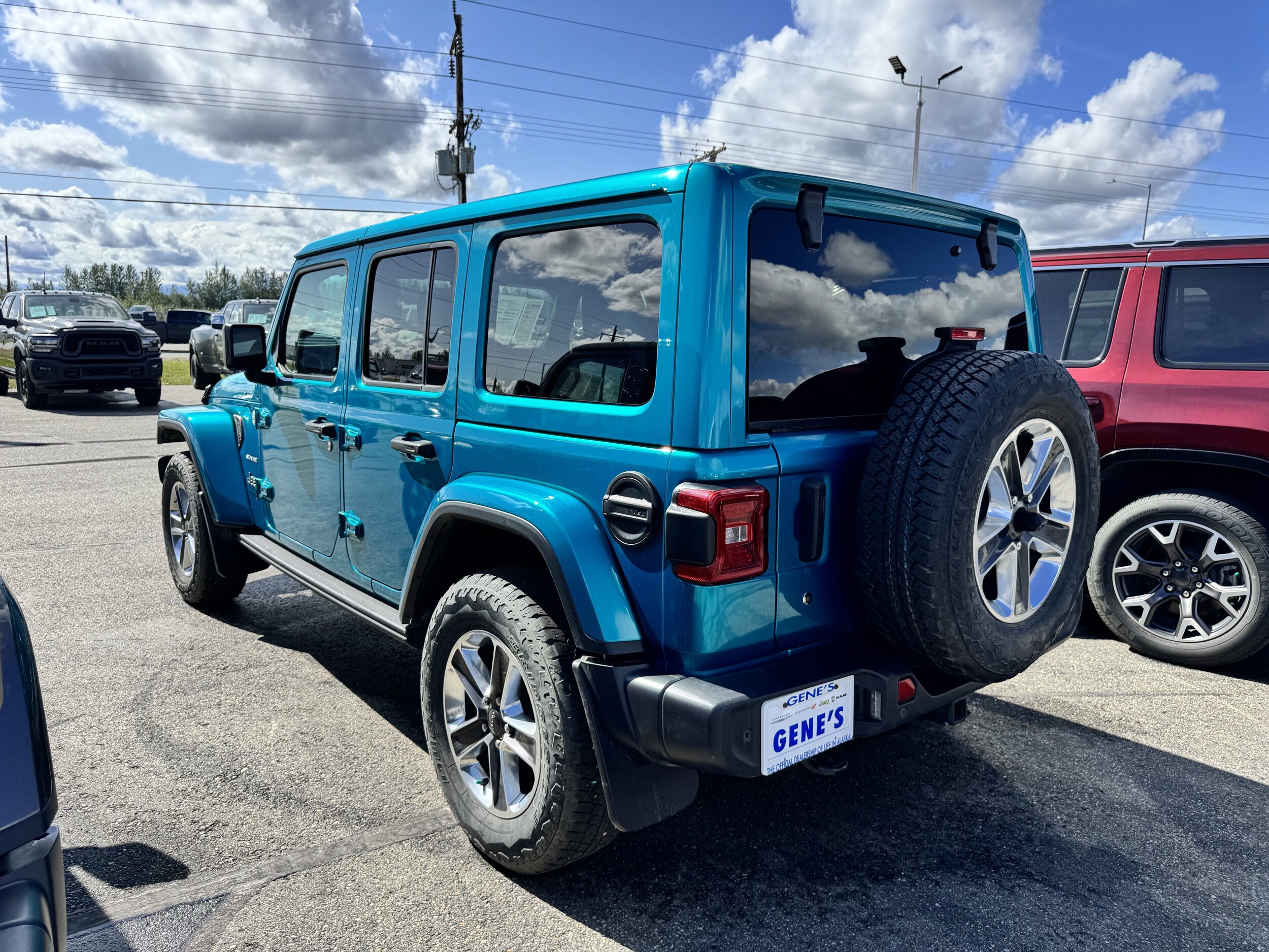 2020 Jeep Wrangler Unlimited Sahara photo 3