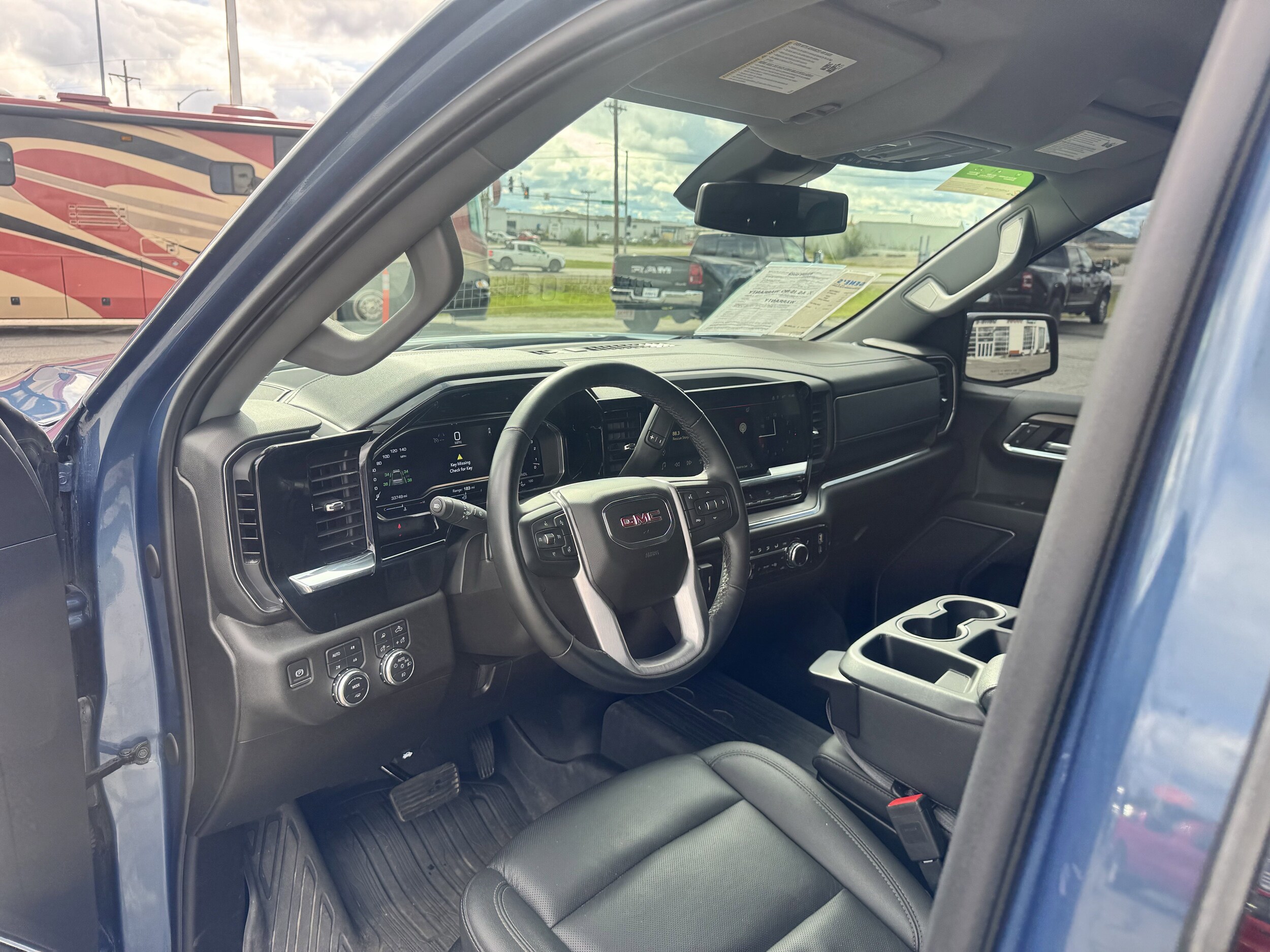 2024 GMC Sierra 1500 SLT - Photo 7