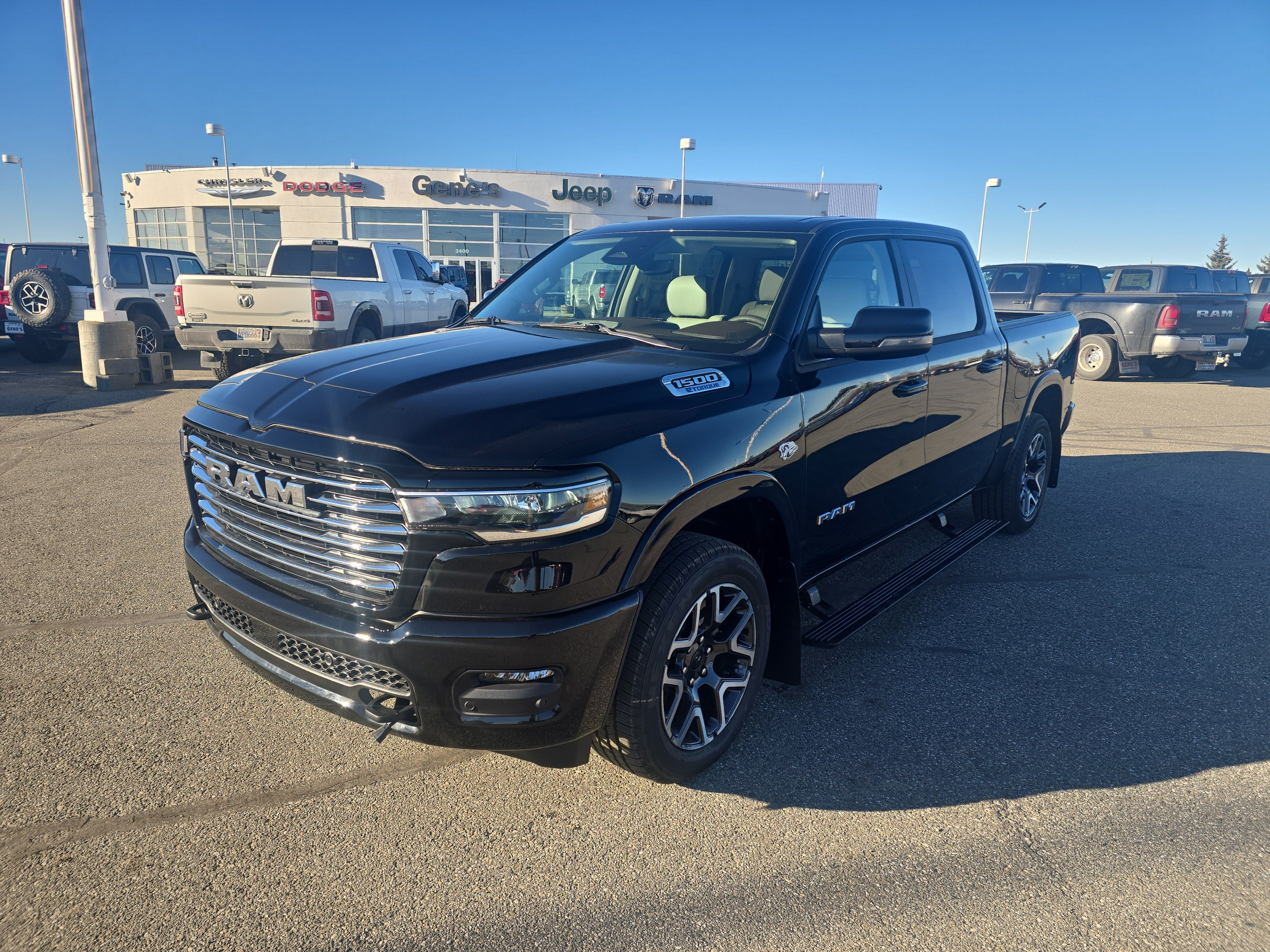 2027 Ram 1500 LARAMIE CREW CAB 4X4 5'7 BOX Pickup