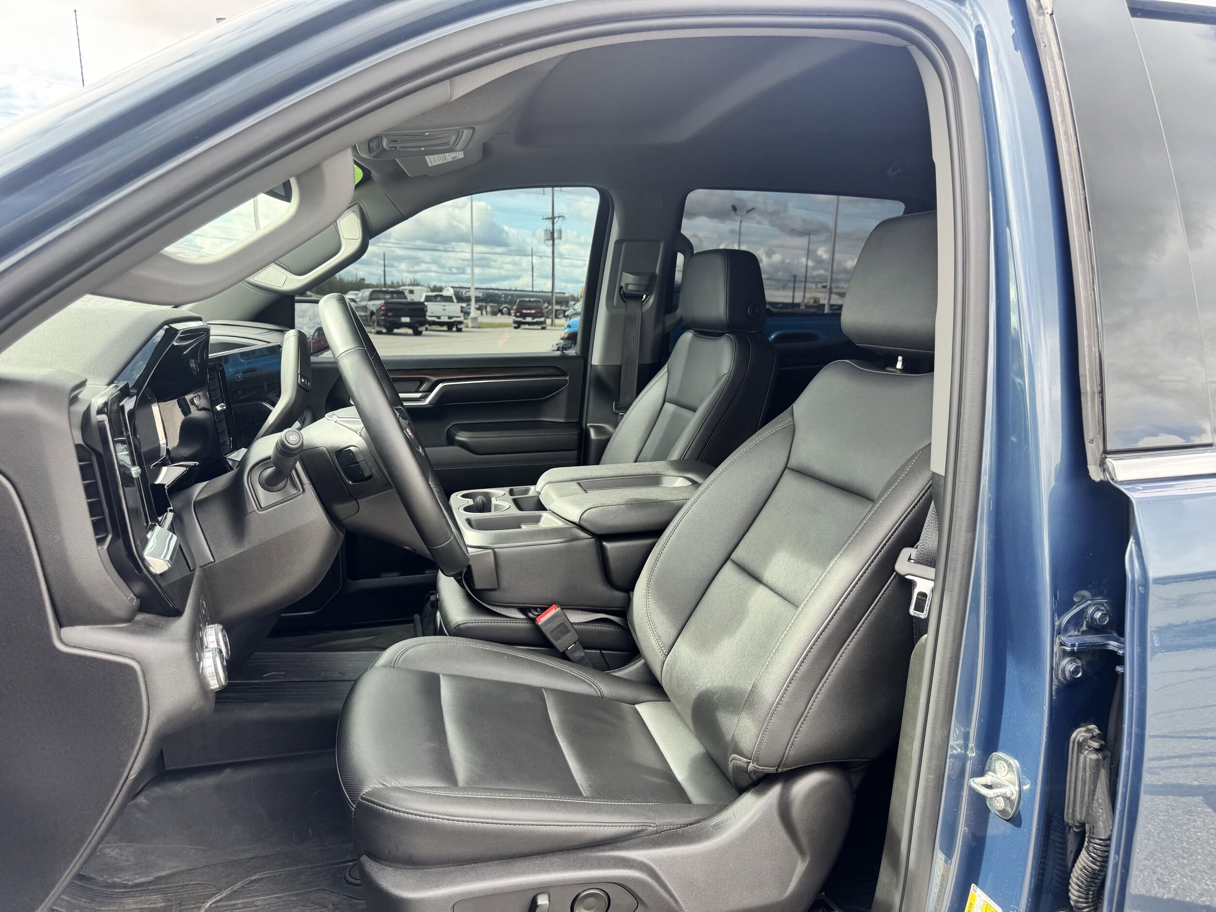 2024 GMC Sierra 1500 SLT - Photo 6