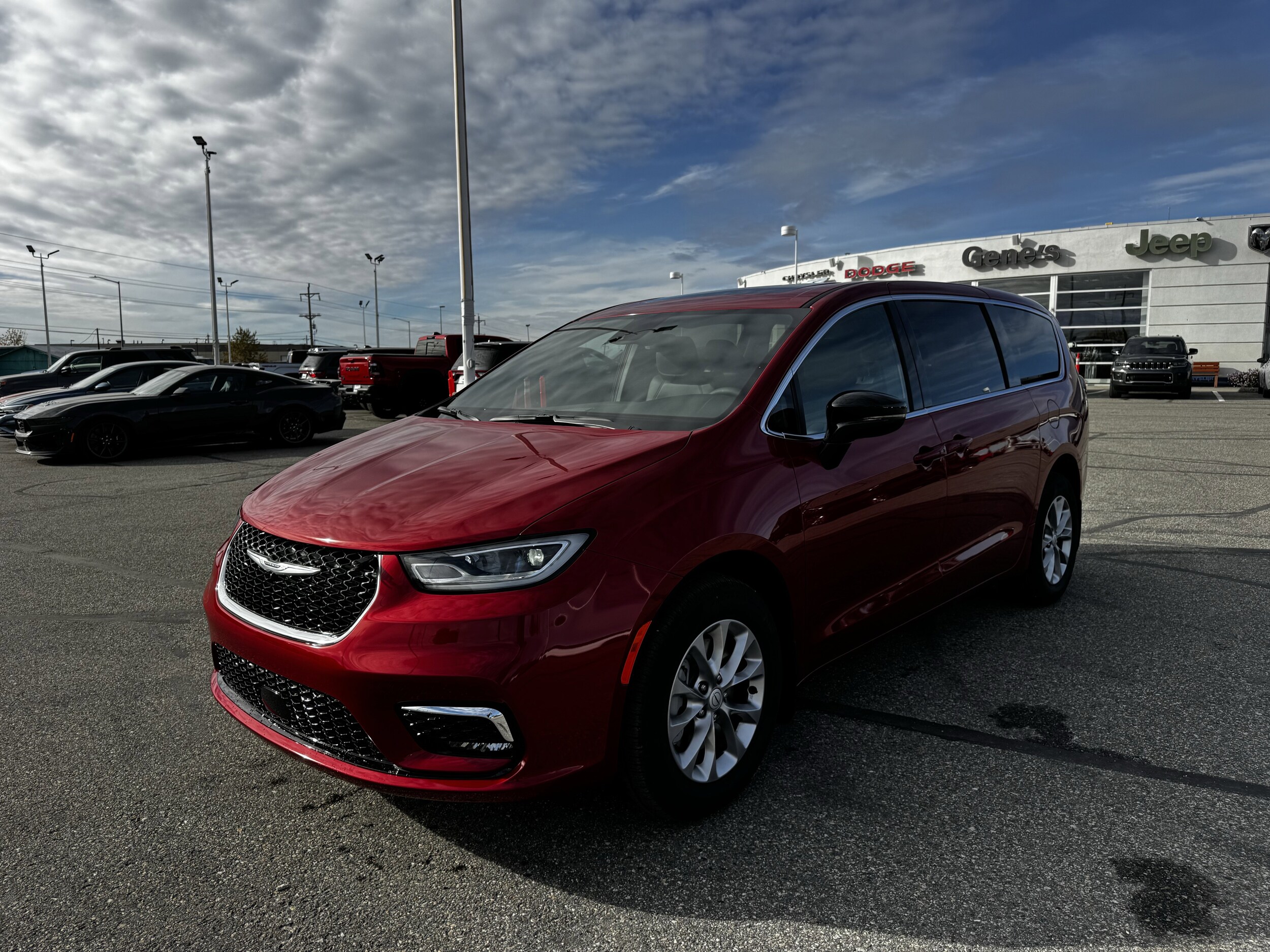 2026 Chrysler Pacifica photo 4