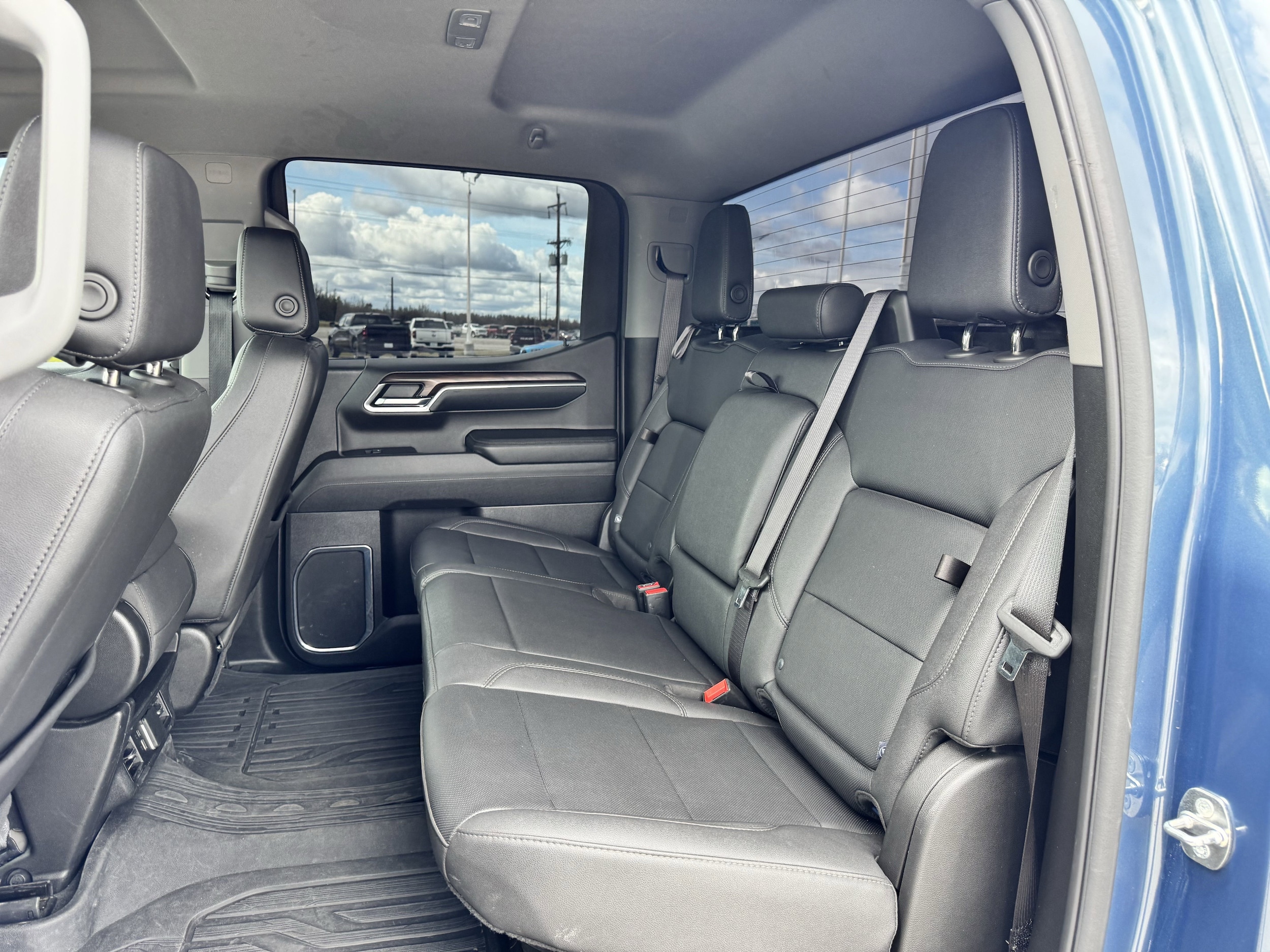 2024 GMC Sierra 1500 SLT - Photo 12
