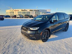 2026 Chrysler Pacifica LIMITED AWD Passenger Van