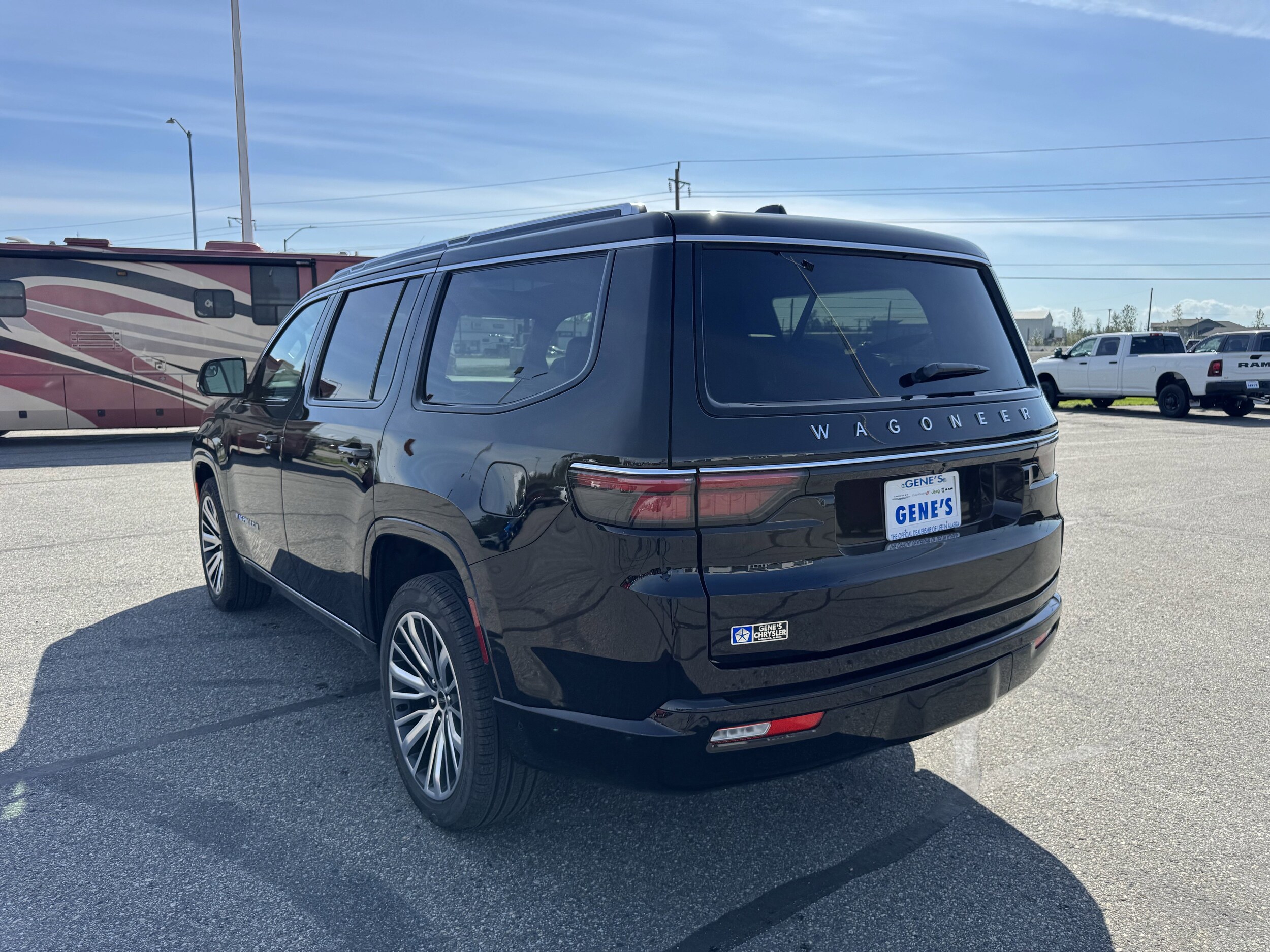 2025 Jeep Wagoneer Limited photo 2