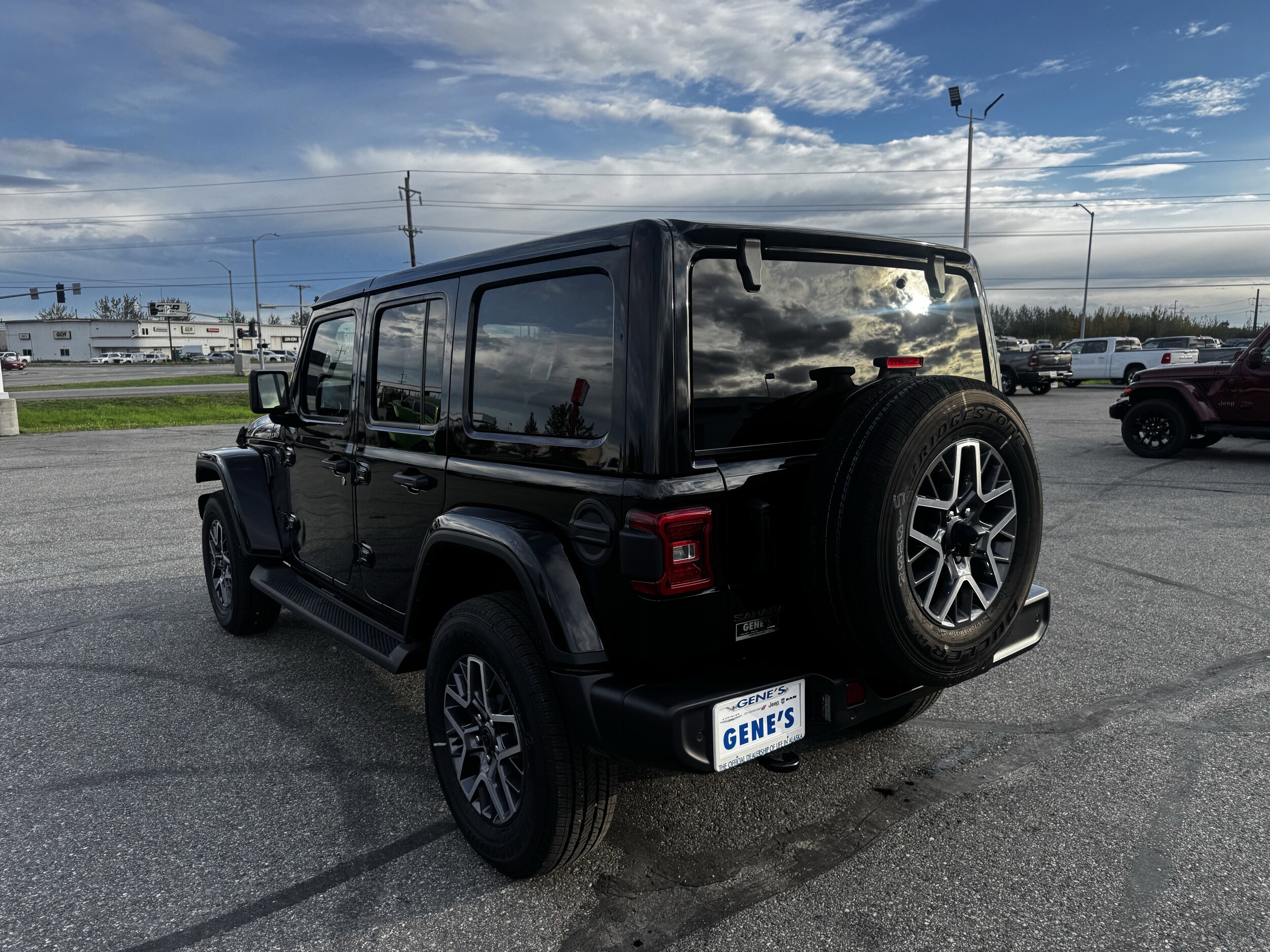 2025 Jeep Wrangler Sahara photo 3