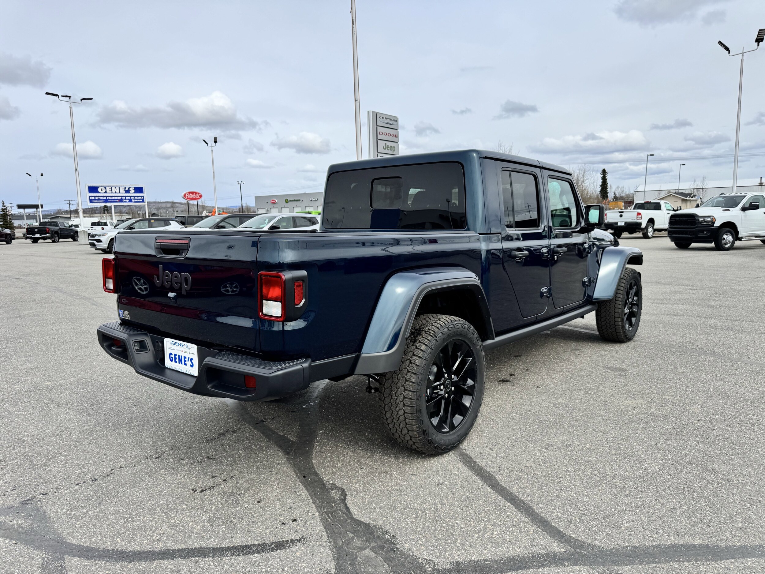 2025 Jeep Gladiator Sport photo 2
