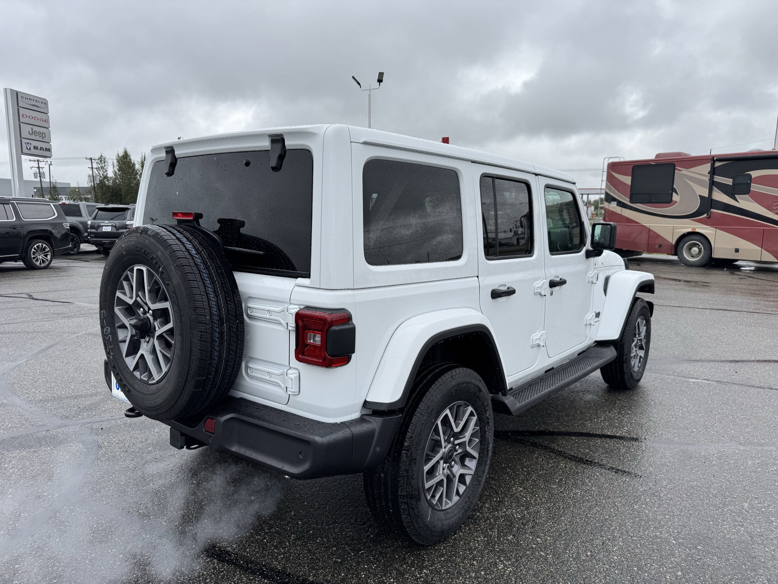 2025 Jeep Wrangler Sahara photo 2