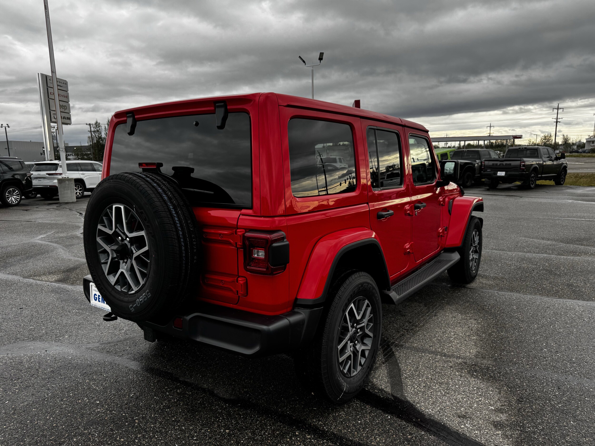 2025 Jeep Wrangler Sahara photo 2