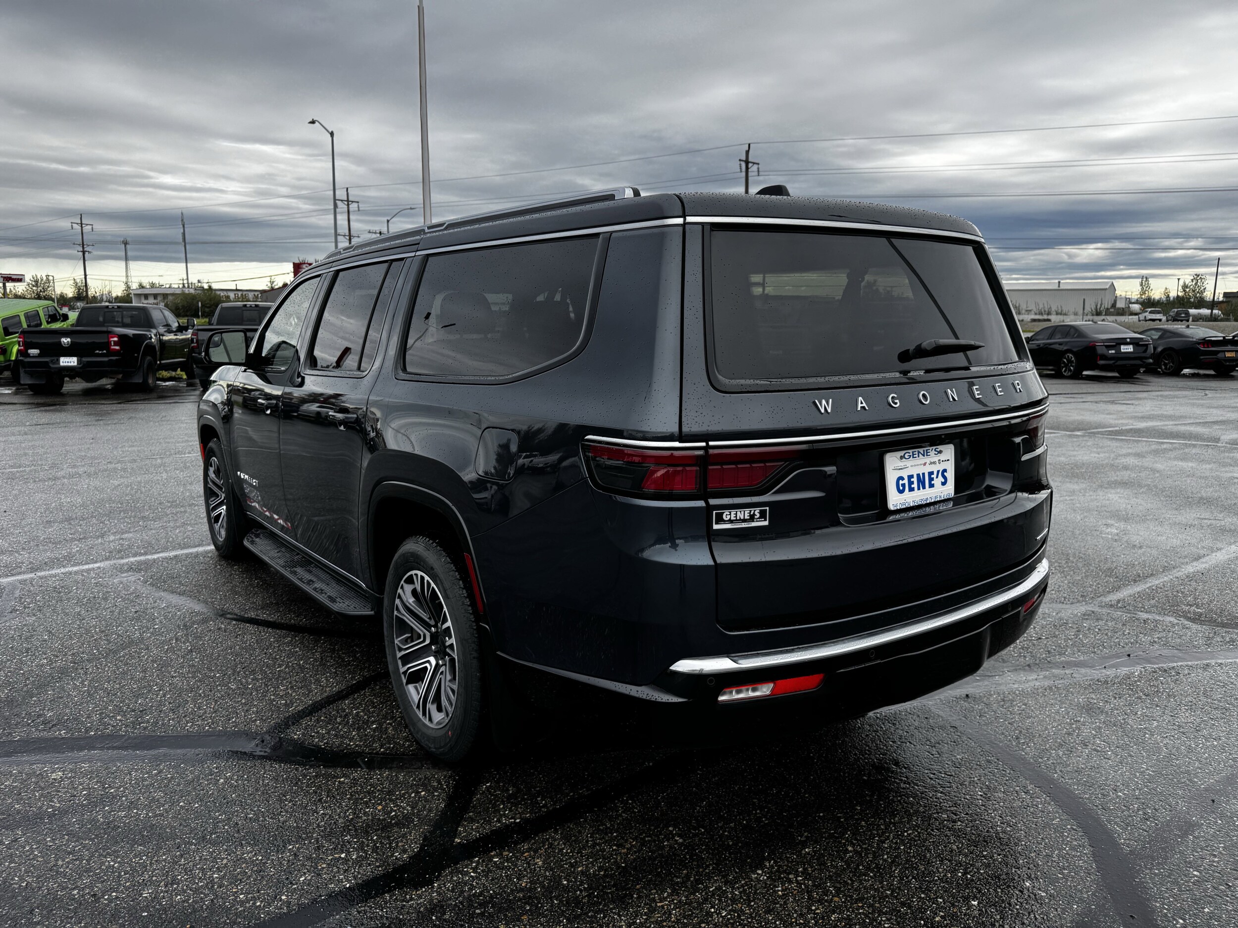 2024 Jeep Wagoneer L Series II photo 2