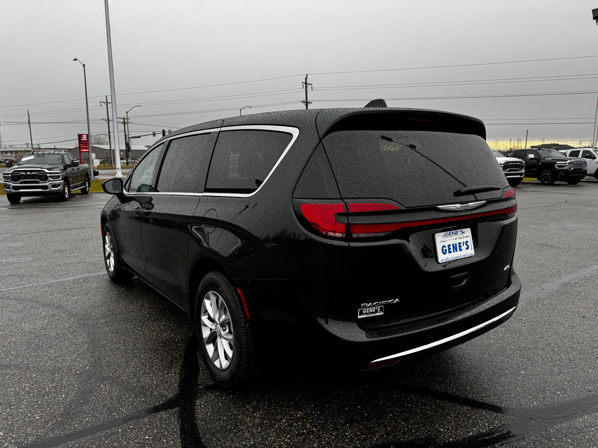 2026 Chrysler Pacifica photo 3