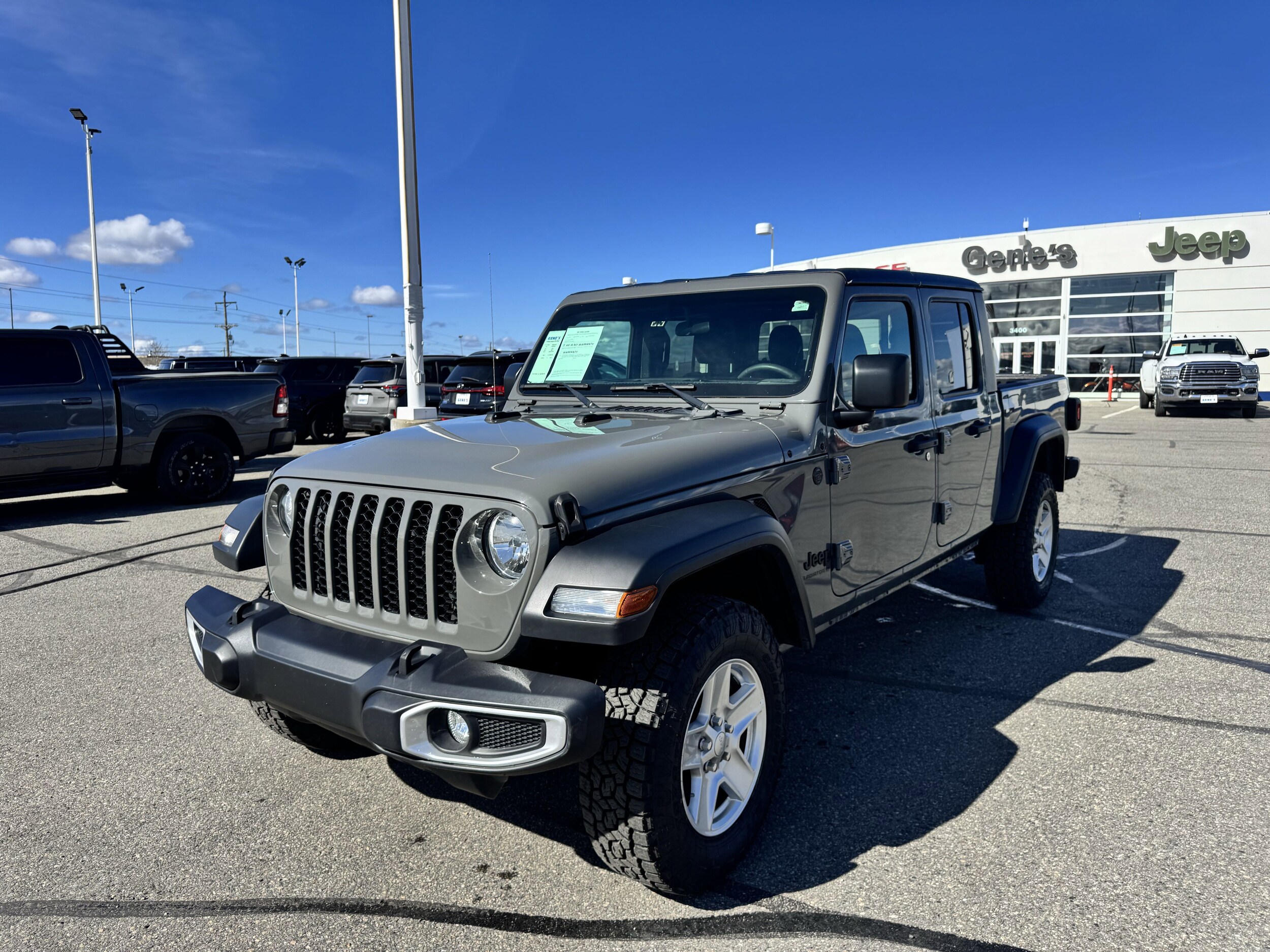 2023 Jeep Gladiator Sport photo 4