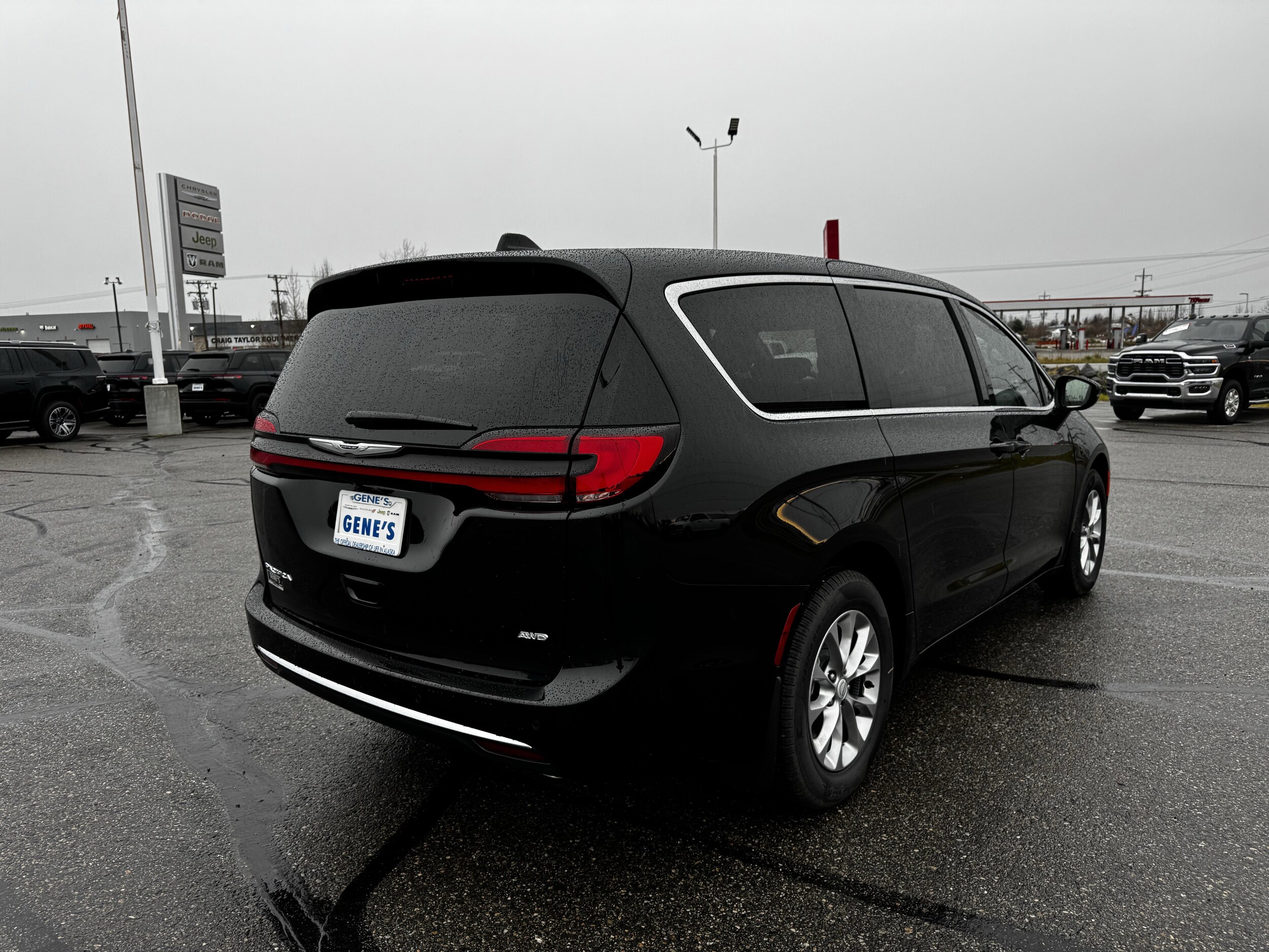 2026 Chrysler Pacifica photo 2