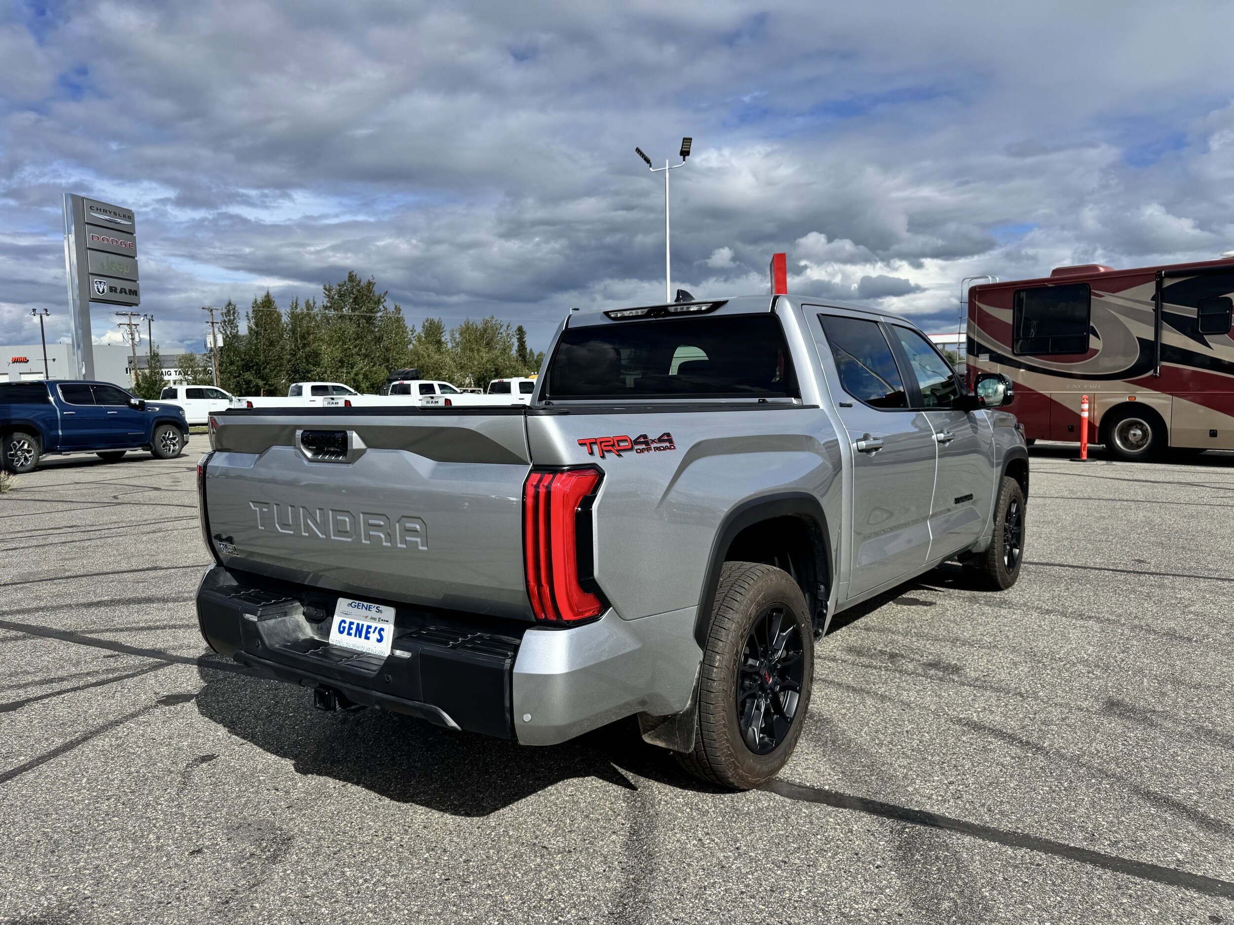 2024 Toyota Tundra CrewMax photo 2