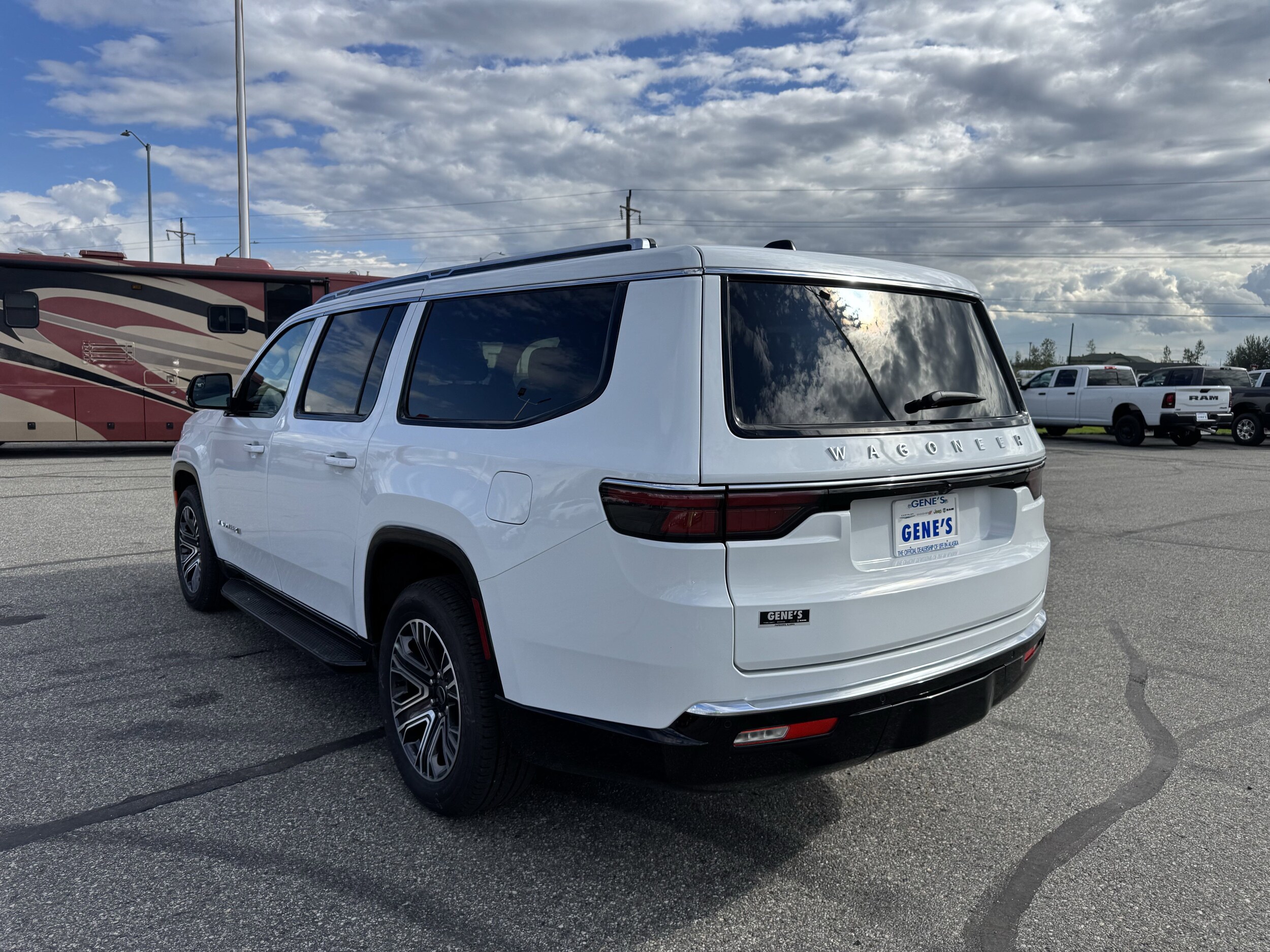 2025 Jeep Wagoneer L Base photo 3
