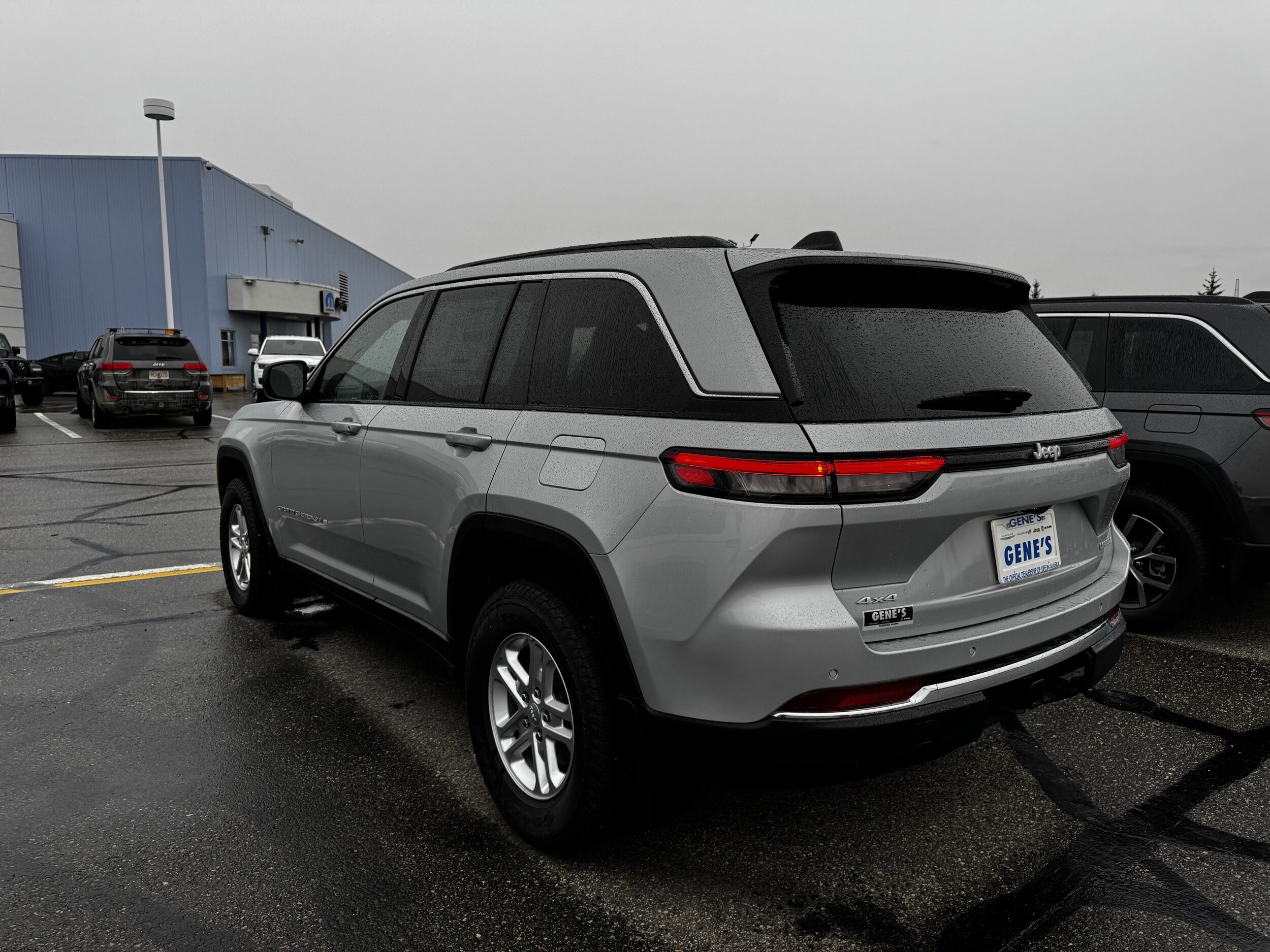 2025 Jeep Grand Cherokee Laredo photo 3