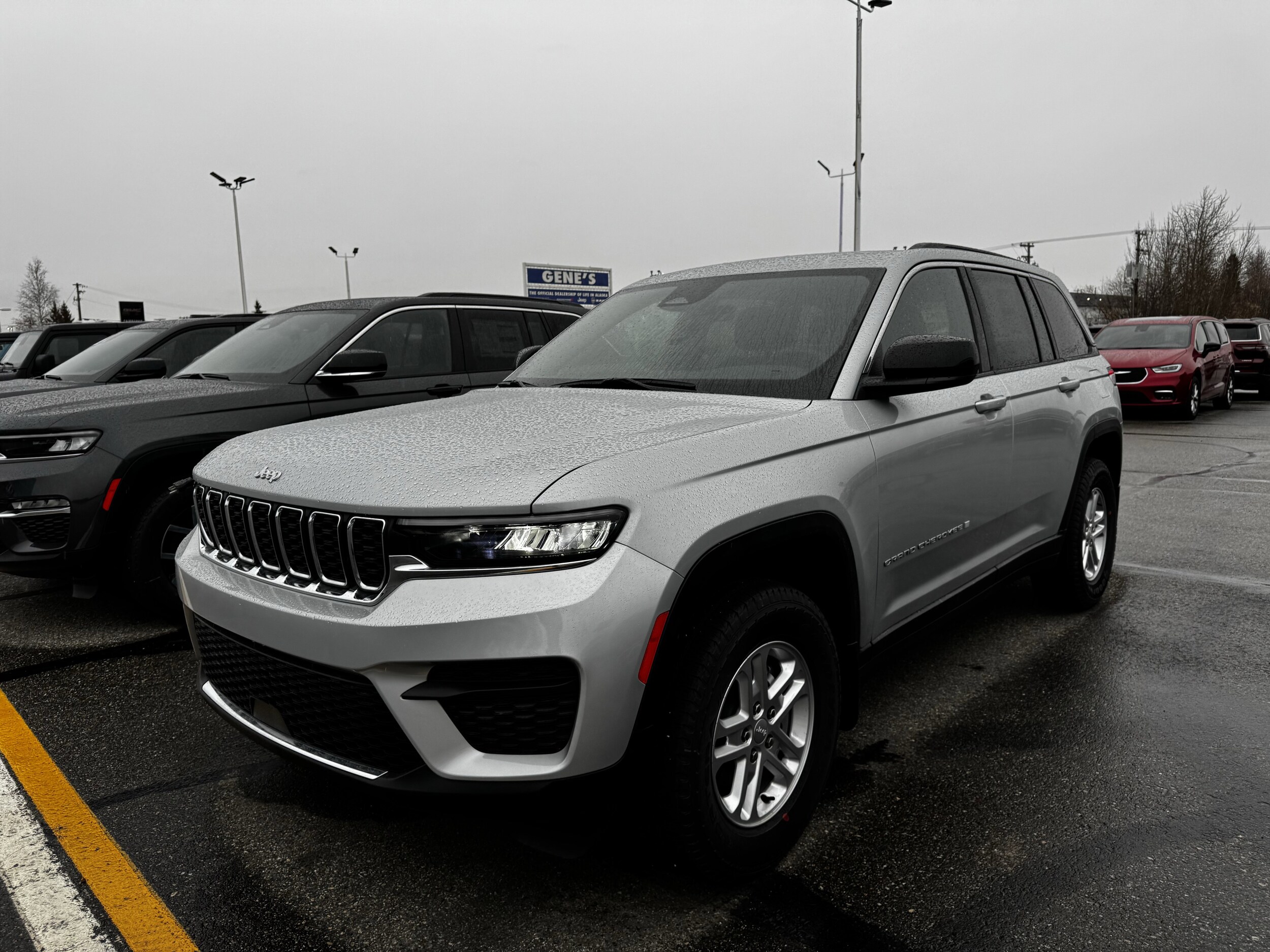 2025 Jeep Grand Cherokee Laredo photo 4