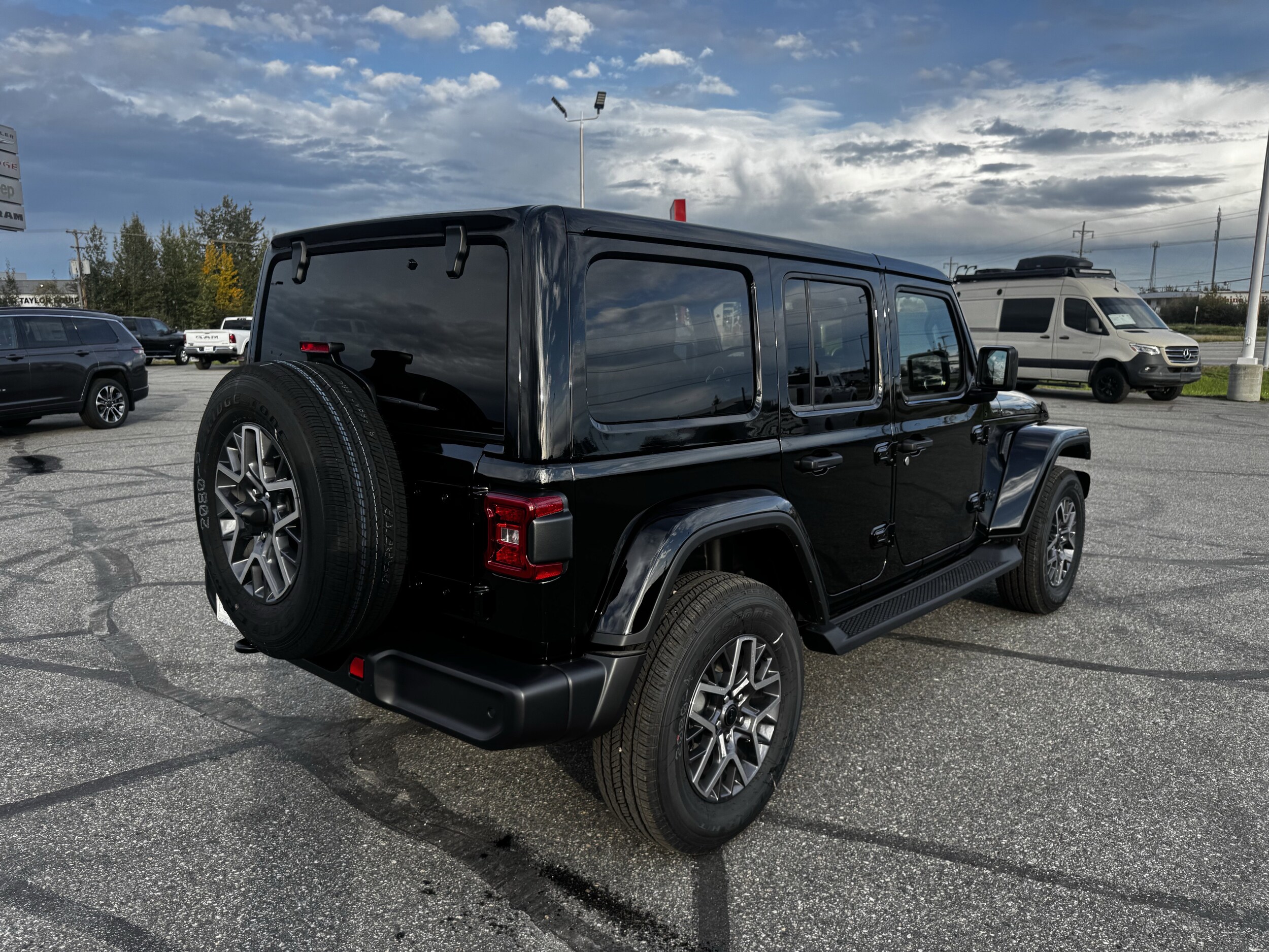 2025 Jeep Wrangler Sahara photo 2