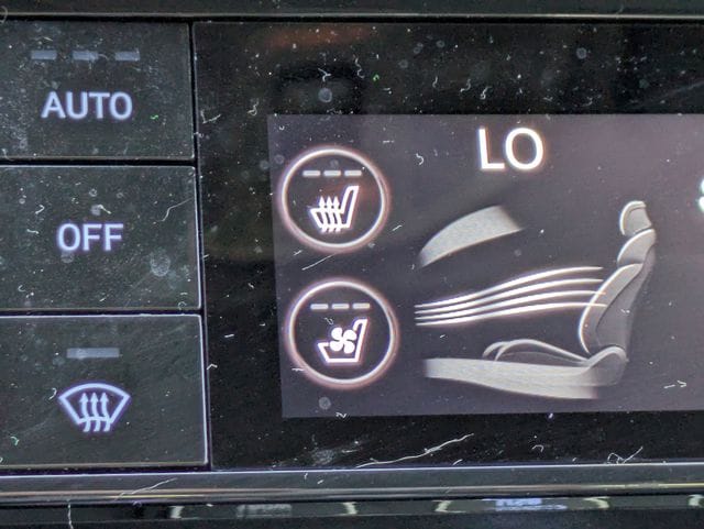2024 GENESIS G70 Standard - Photo 23