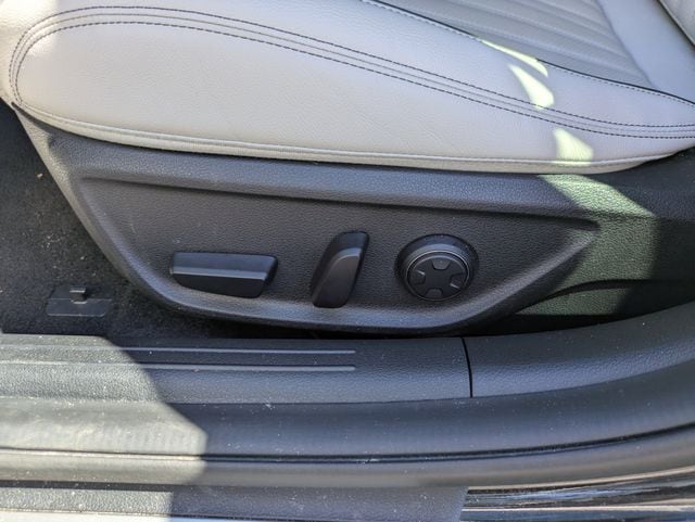 2024 GENESIS G70 Standard - Photo 18