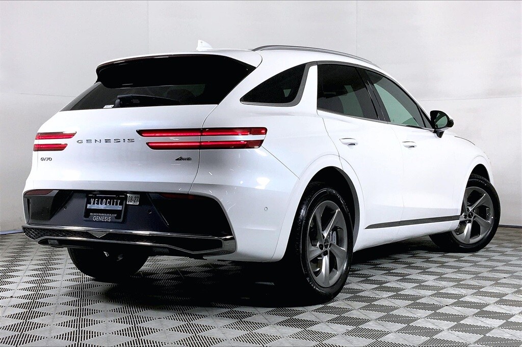 2026 Genesis GV70 2.5T Advanced photo 2