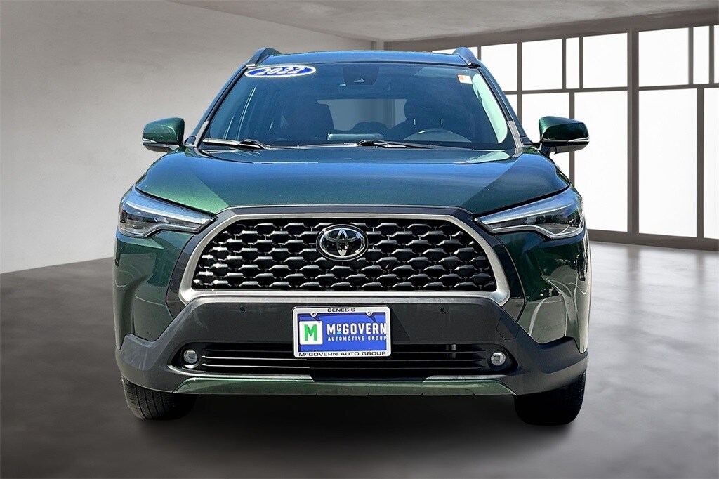 2022 Toyota Corolla Cross XLE photo 2
