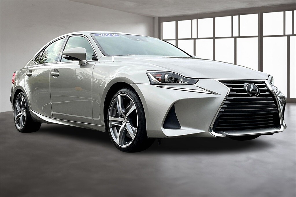 2019 Lexus IS 300 photo 3