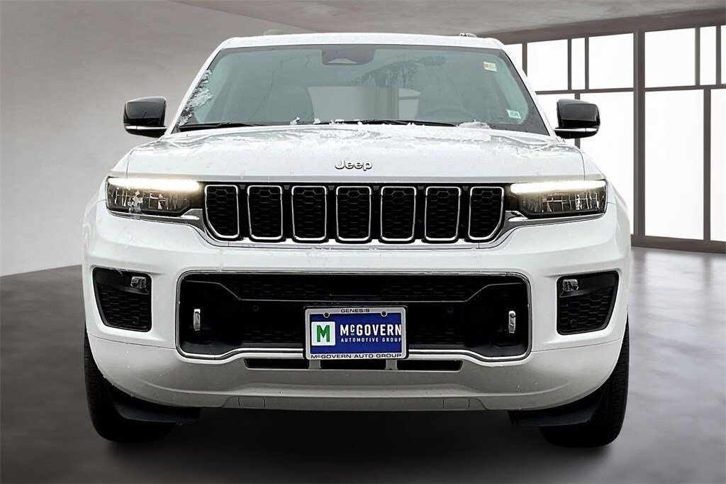 2023 Jeep Grand Cherokee Overland photo 2