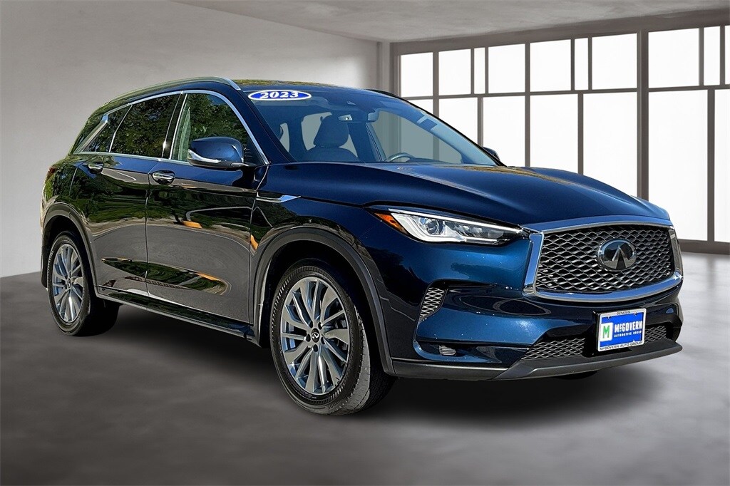 2023 Infiniti QX50 Luxe photo 3