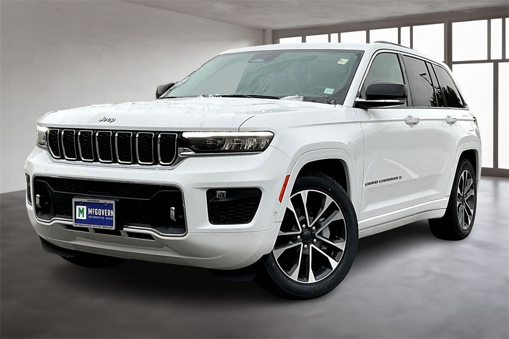 2023 Jeep Grand Cherokee Overland's photo