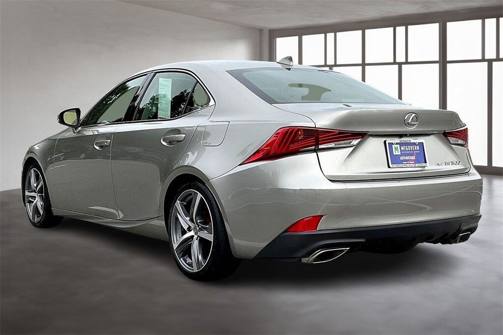 2019 Lexus IS 300 photo 4