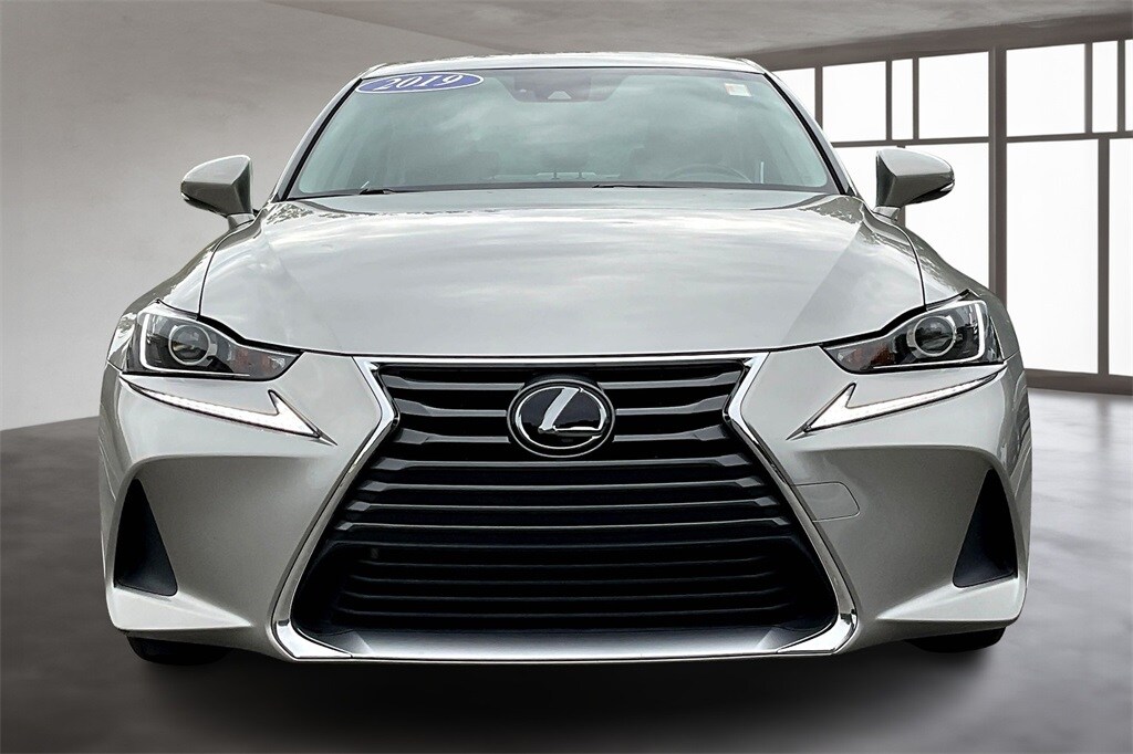 2019 Lexus IS 300 photo 2