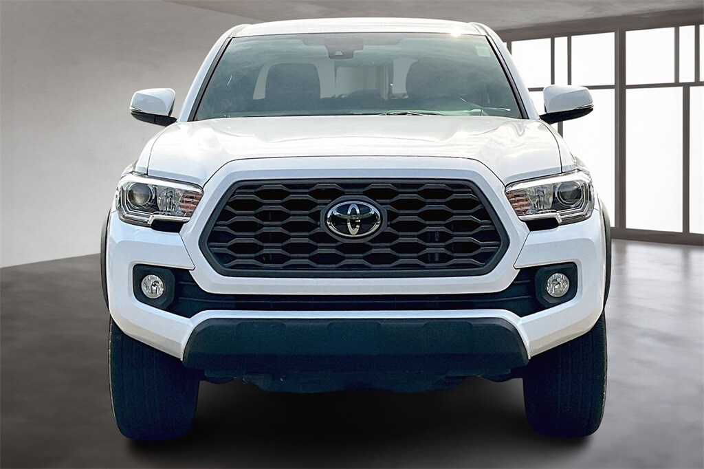 2022 Toyota Tacoma TRD Off-Road photo 2
