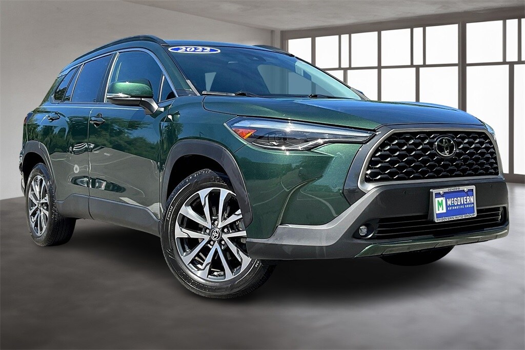 2022 Toyota Corolla Cross XLE photo 3