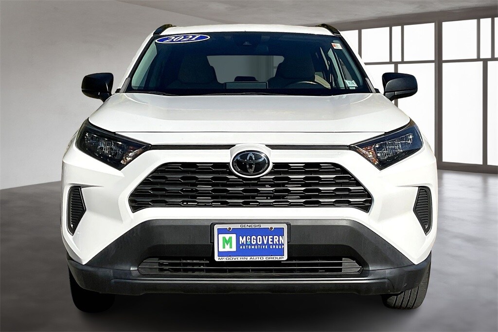 2021 Toyota RAV4 LE photo 2