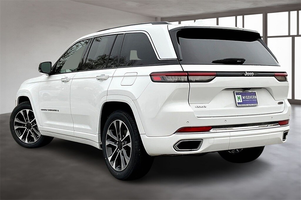 2023 Jeep Grand Cherokee Overland photo 4