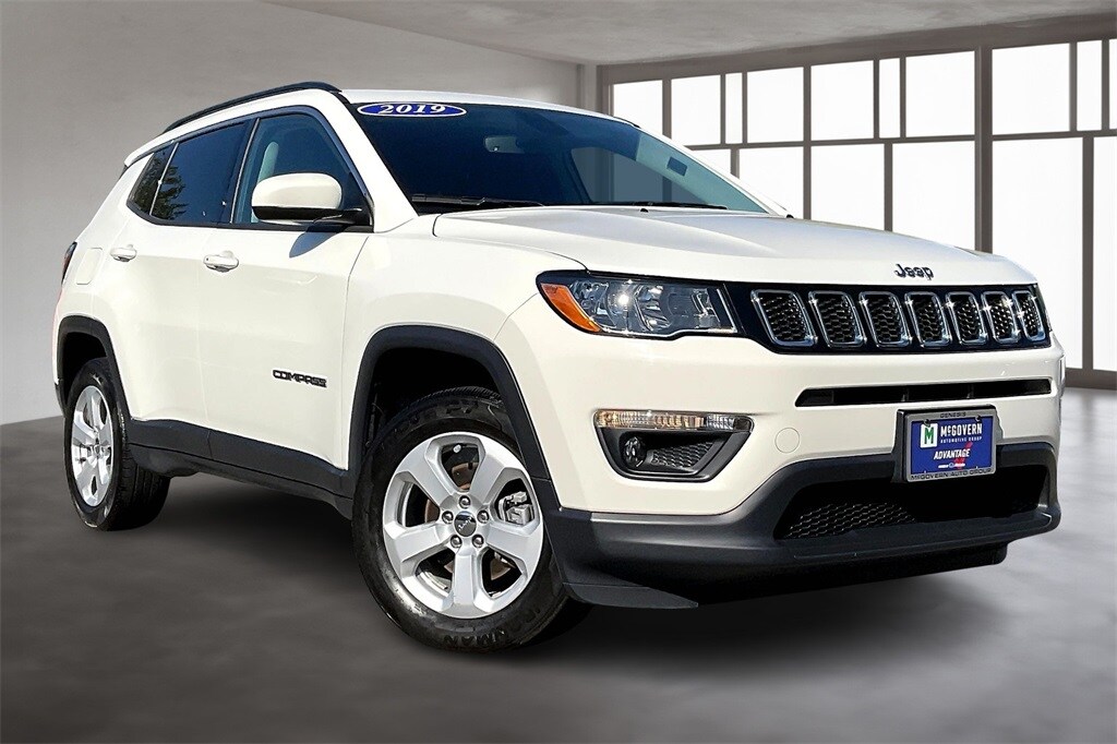 2019 Jeep Compass Latitude photo 2