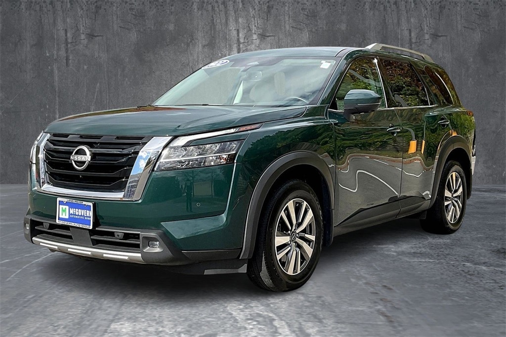 2022 Nissan Pathfinder SL's photo