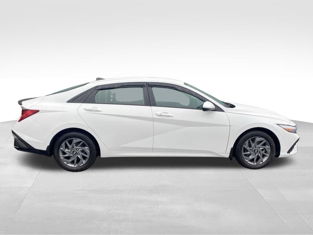 2024 Hyundai Elantra Hybrid Blue photo 2