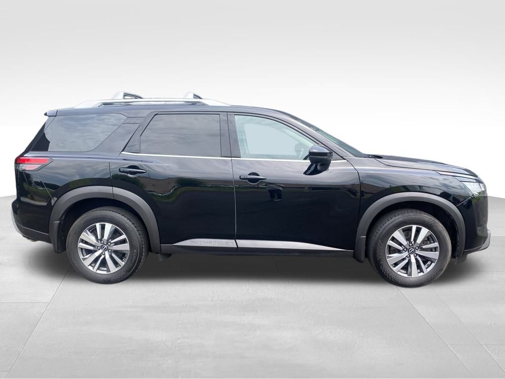 2023 Nissan Pathfinder SL photo 2