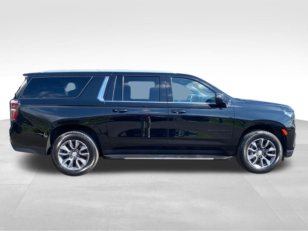 2023 Chevrolet Suburban LT photo 2
