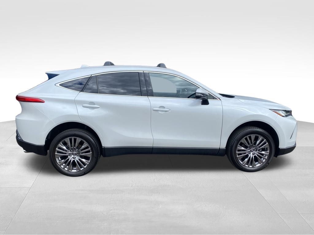 2023 Toyota Venza LE photo 2