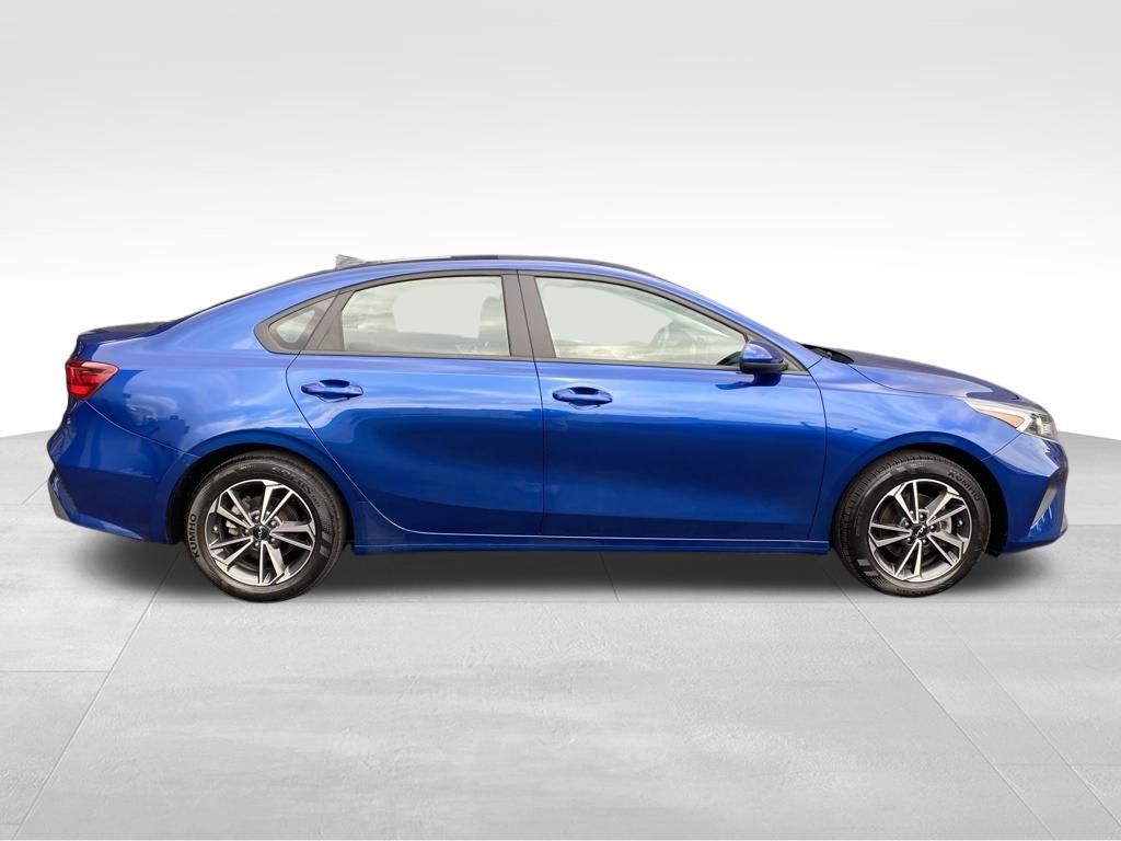 2022 Kia Forte LXS photo 2