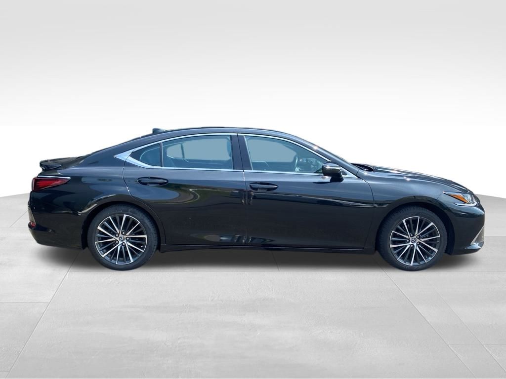 2022 Lexus ES 350 photo 2